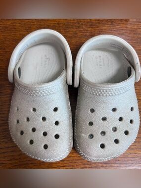Toddler kids Silver Glitter Slip-On Crocs • toddler 5